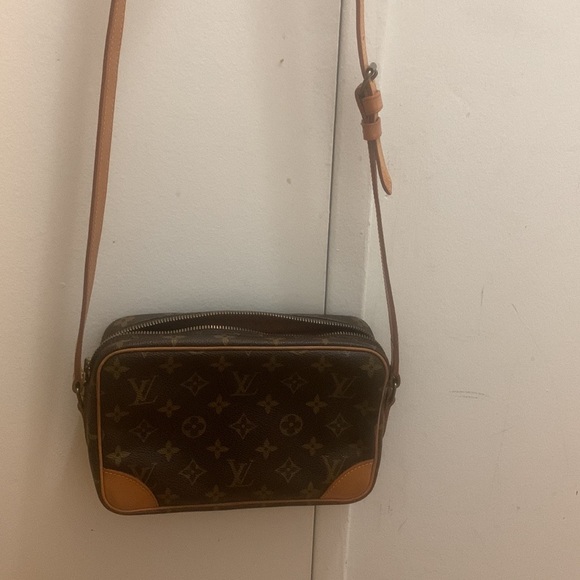 Authentic LV Trocadero 24 - Picture 3 of 6